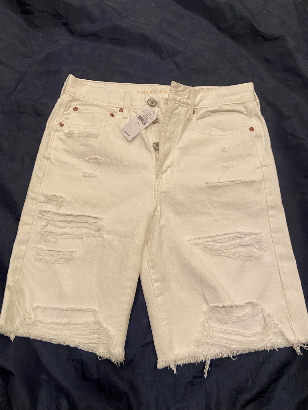 American Eagle Outfitters White Distressed Denim 90’s boy friendShorts Nwt 6